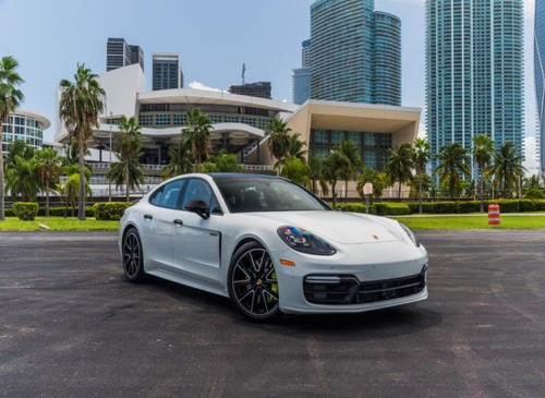 Luxury Car Hire in Coral Gables
