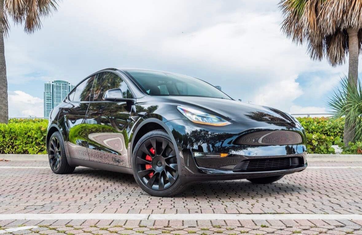 Tesla Model Y - Imagem 1
